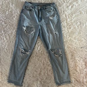 light wash american eagle mom jean. regular 6